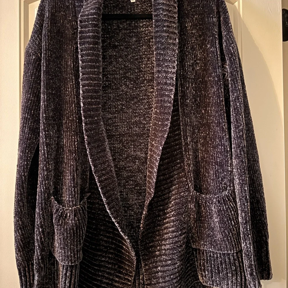 Super Soft Grace & Lace Chenille Cardigan Size Medium in NWT Condition